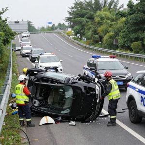 Scene of a traffic accident with an overturned SUV in Kansas City