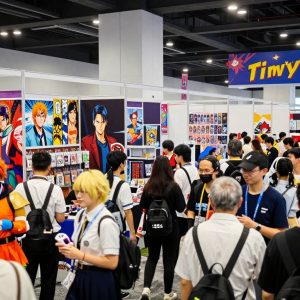 Crowd at Planet Comicon with fans in costume